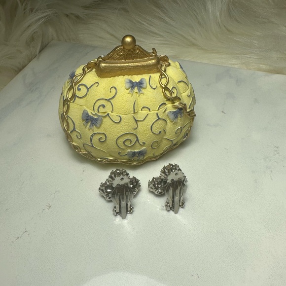 Golden Sparkle Crystal Bead Cluster Earrings Clip On - Picture 6 of 12